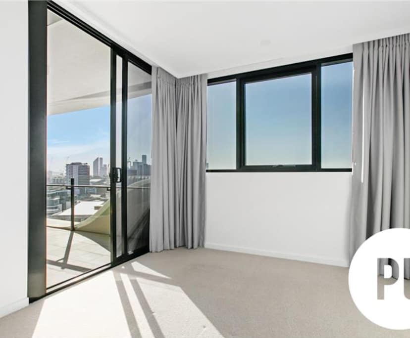 Unfurnished room with ensuite in a flatshare