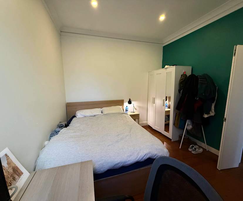 Room in a share house