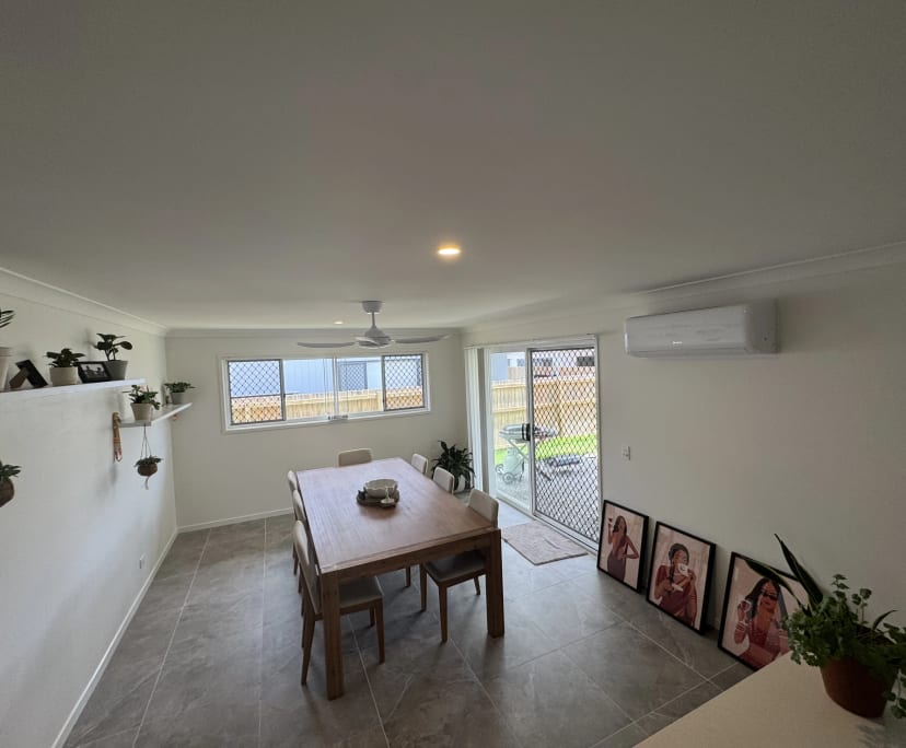 Room in a share house