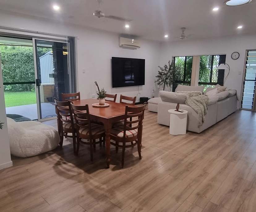 $350, Share-house, 4 bathrooms, Mooroobool QLD 4870