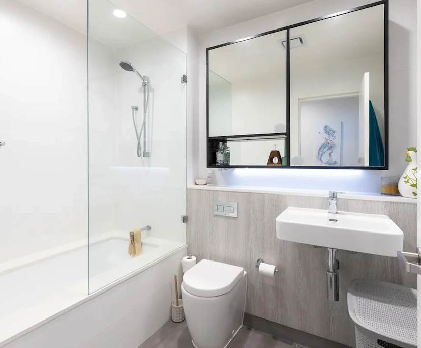 Unfurnished room with ensuite in a flatshare