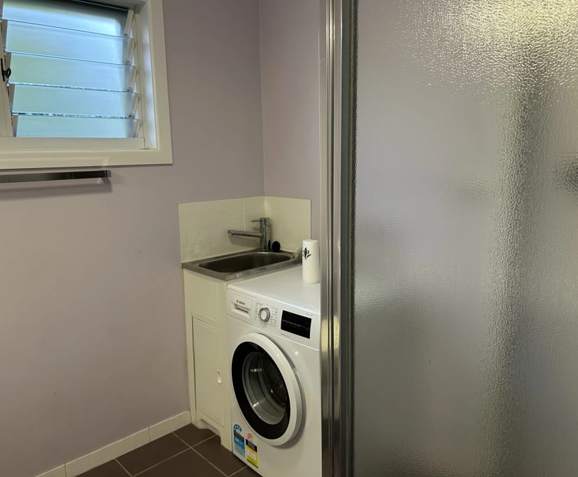 Granny Flat for Rent in Hermit Park, Townsville 3...