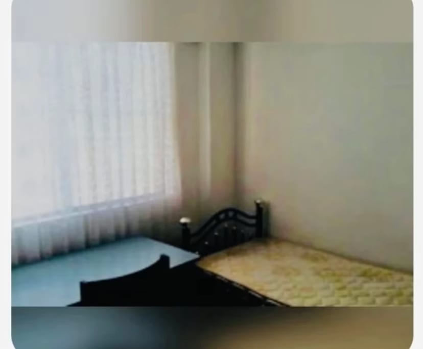Furnished room in a flatshare