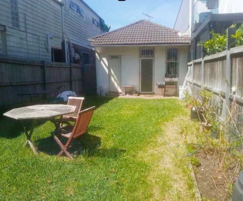 Room in a share house