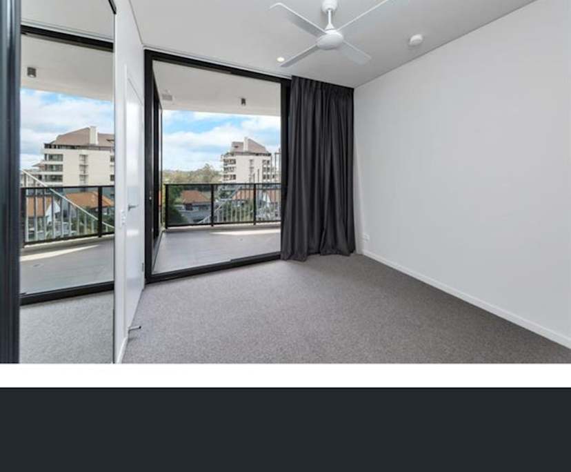 Unfurnished room with ensuite in a flatshare
