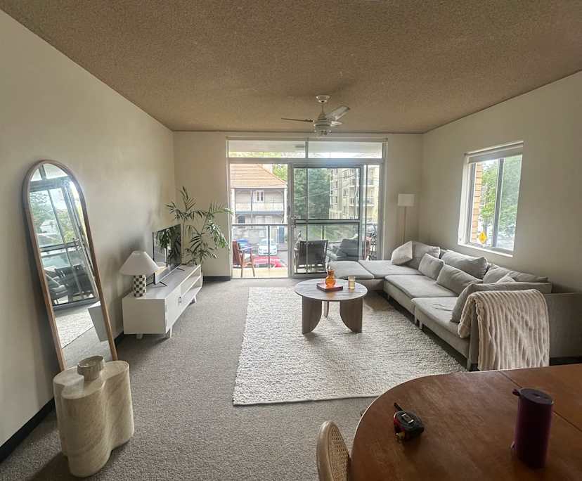 Furnished room in a flatshare