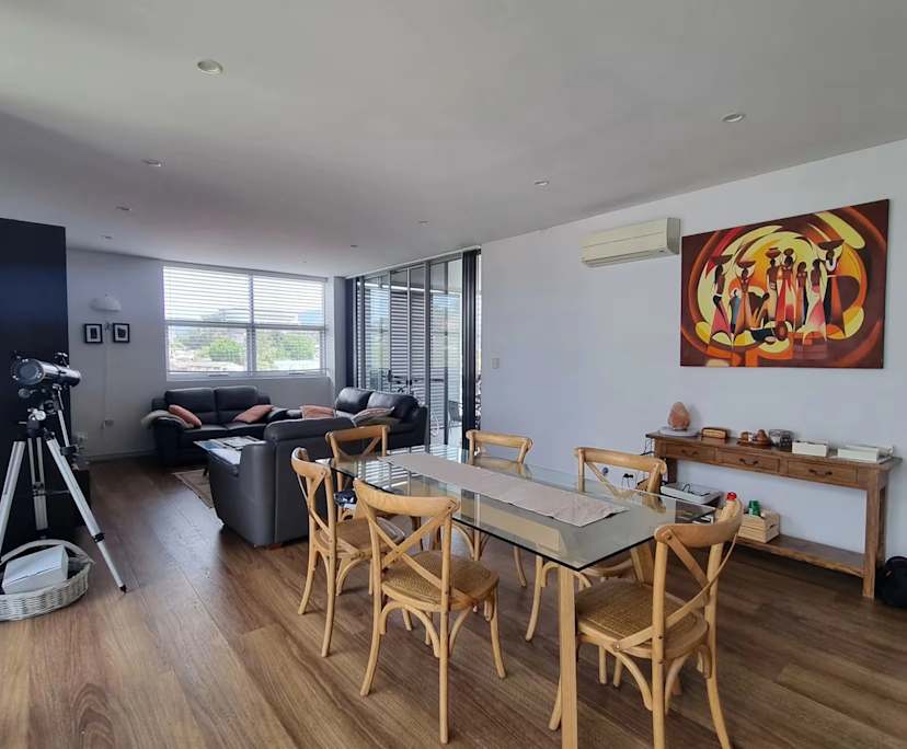 Furnished room with ensuite in a flatshare