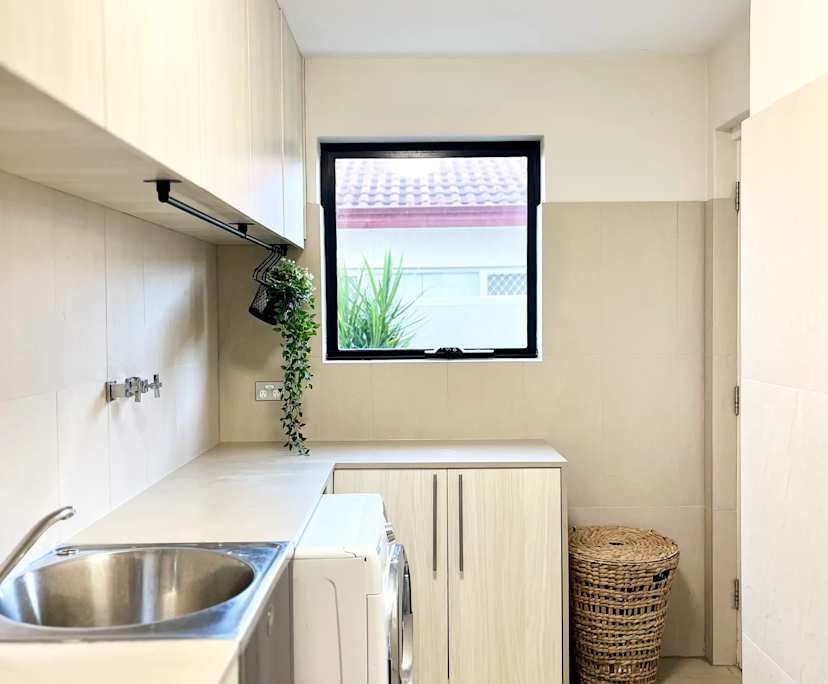 $570-750, Student-accommodation, 3 rooms, Broadbeach Waters QLD 4218, Broadbeach Waters QLD 4218