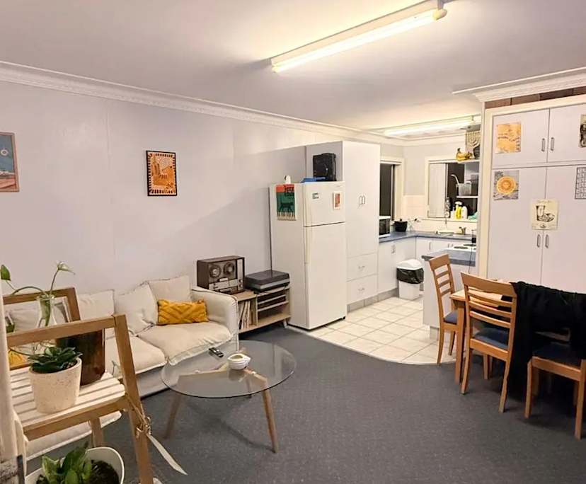 Furnished room in a flatshare