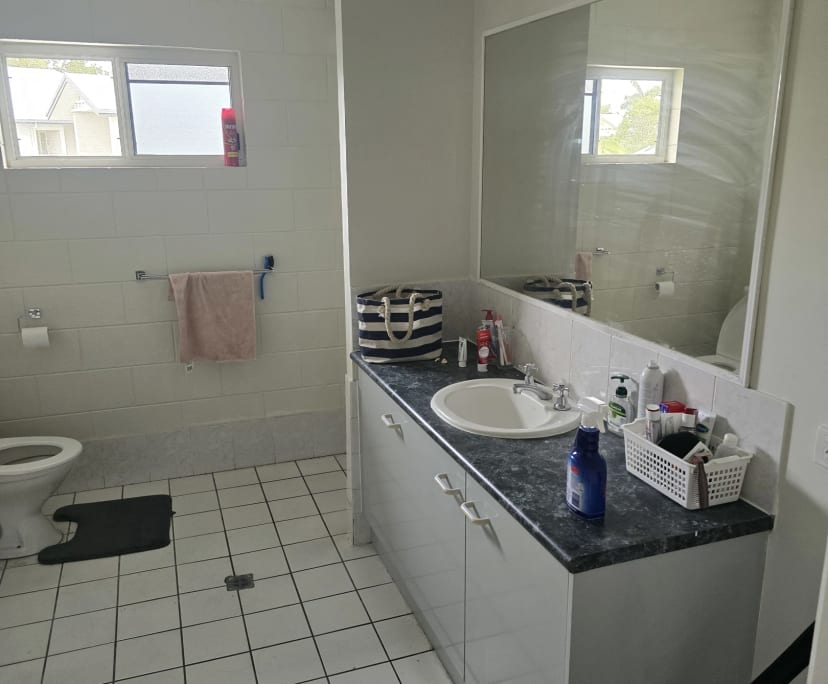 $220, Flatshare, 2 bathrooms, Manunda QLD 4870