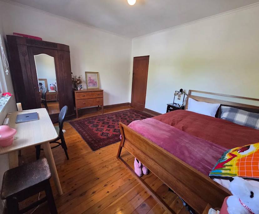 Furnished room in a flatshare