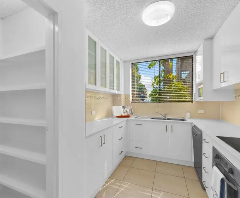 Room for Rent in Clayfield, Brisbane 300, Furnish...