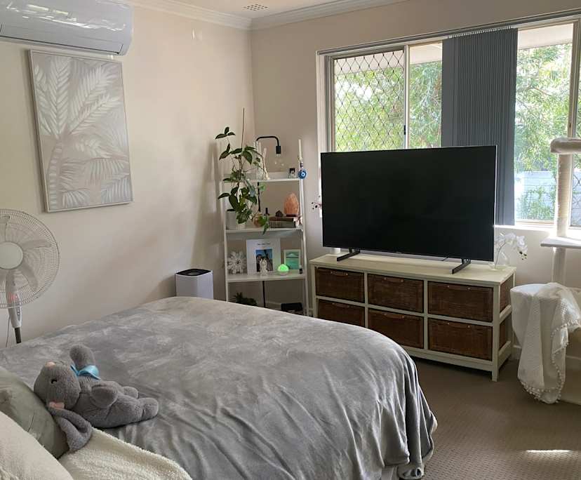 Unfurnished room in a flatshare