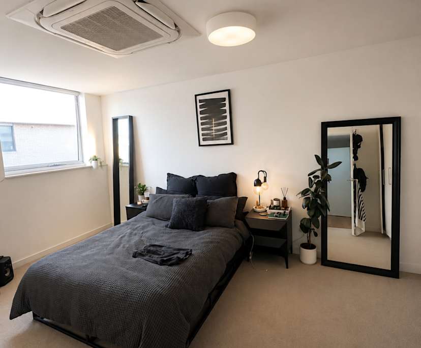 Furnished room in a flatshare