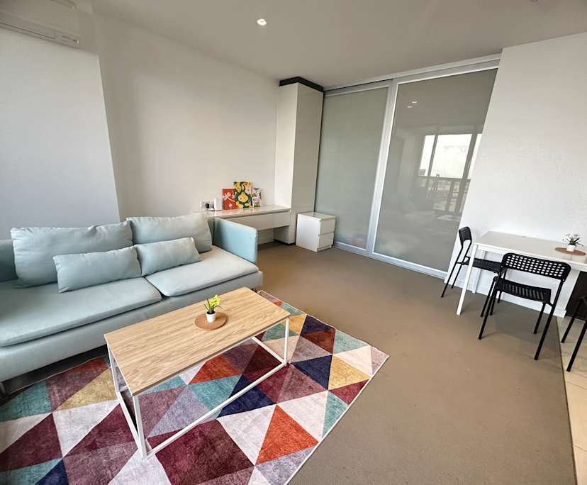 Furnished room in a flatshare