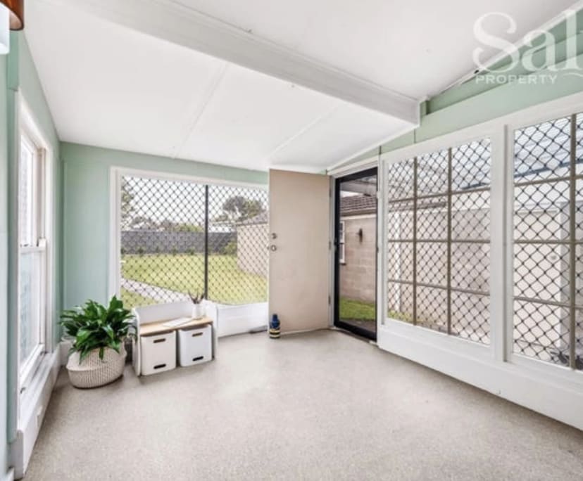 Furnished room in a share house