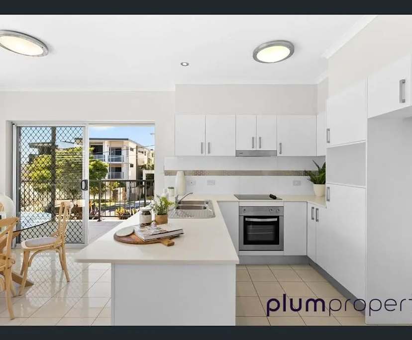 $350, Flatshare, 2 bathrooms, Saint Lucia QLD 4067