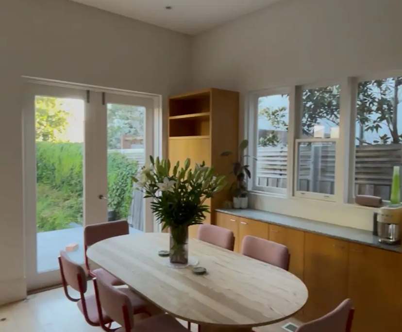 Room in a share house