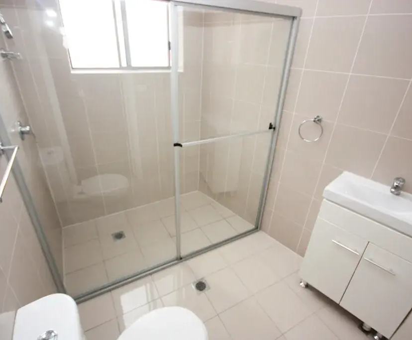 Furnished room with ensuite in a flatshare