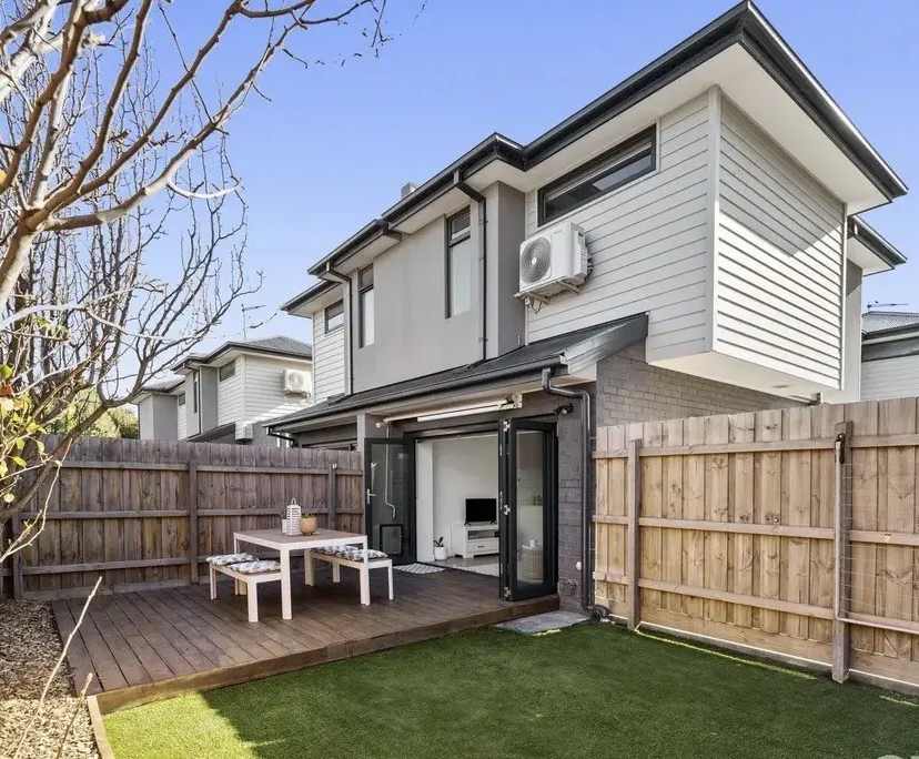 Room in a share house