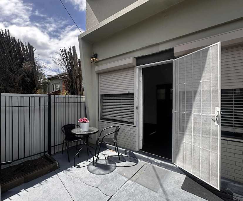 $450, 1-bed, 1 bathroom, Roselands NSW 2196