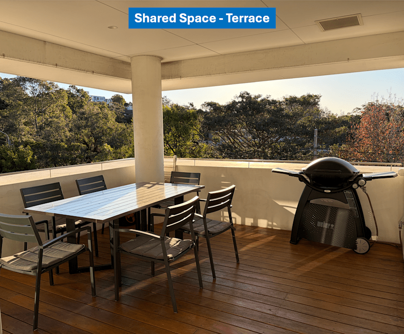 Furnished room in a flatshare