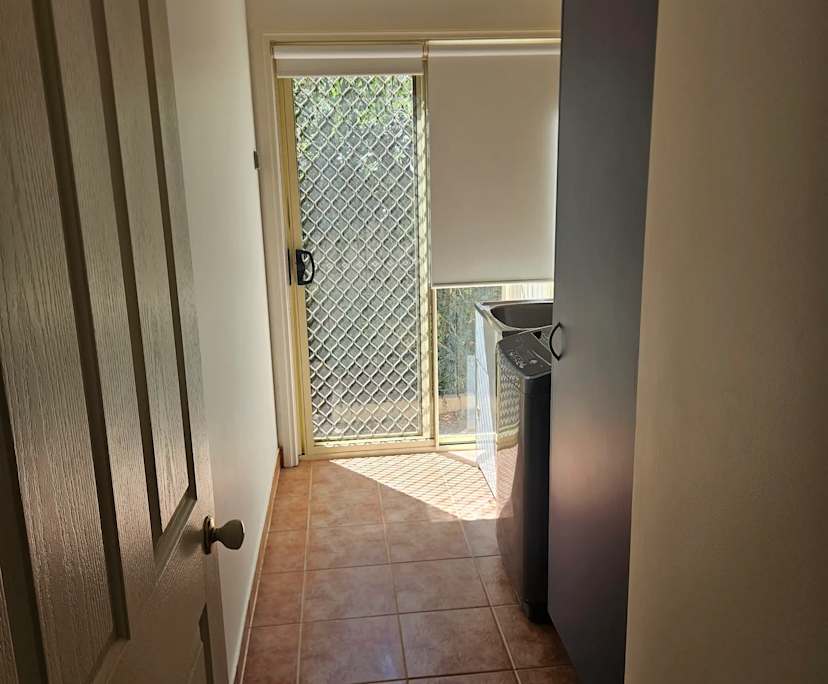 $250, Share-house, 3 bathrooms, Caroline Springs VIC 3023