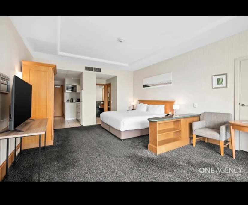 Furnished room in a flatshare