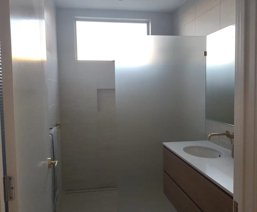 $400, Homestay, 4 bathrooms, Palm Beach QLD 4221