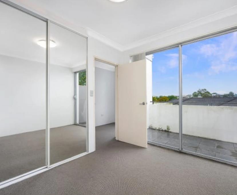 Unfurnished room with own bathroom