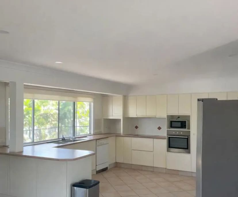$275, Share-house, 3 bathrooms, Mermaid Waters QLD 4218