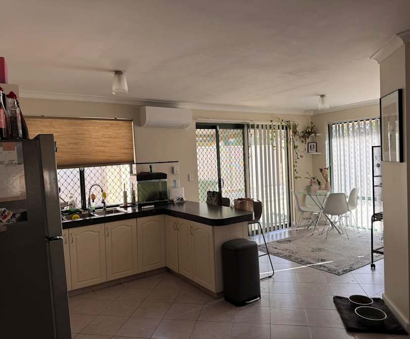 $250, Share-house, 3 bathrooms, Stratton WA 6056