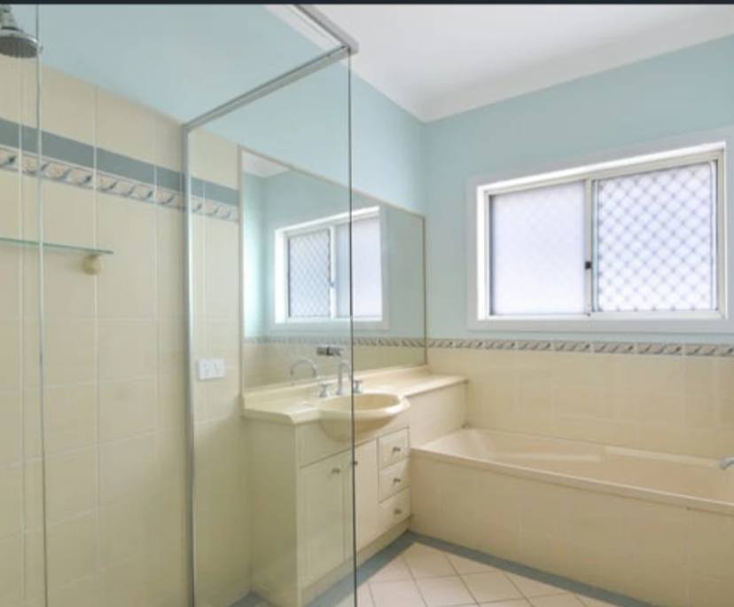 $350, Share-house, 3 bathrooms, Arundel QLD 4214
