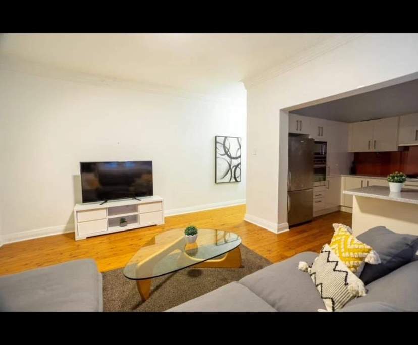 Furnished room in a flatshare