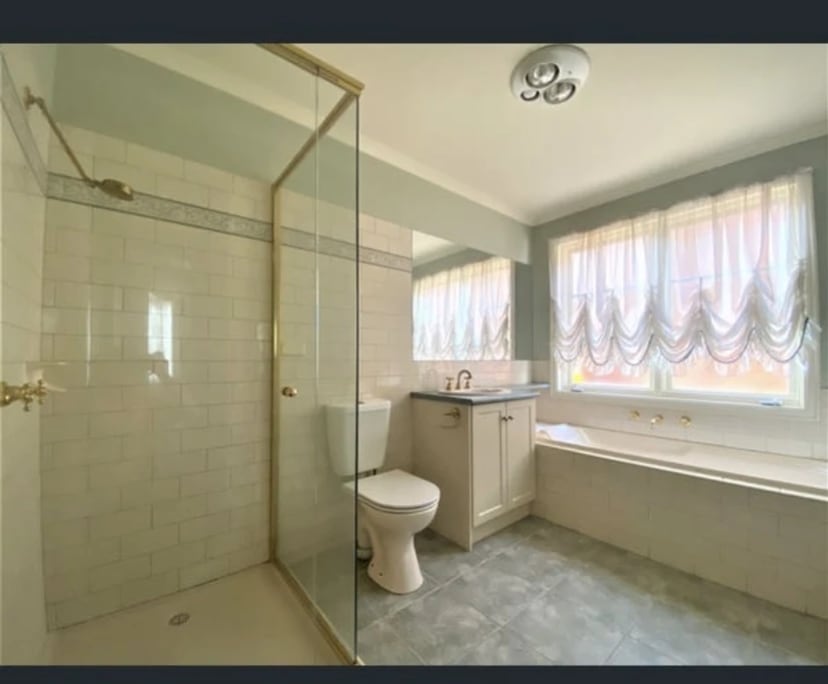 $175, Share-house, 3 bathrooms, Gowanbrae VIC 3043