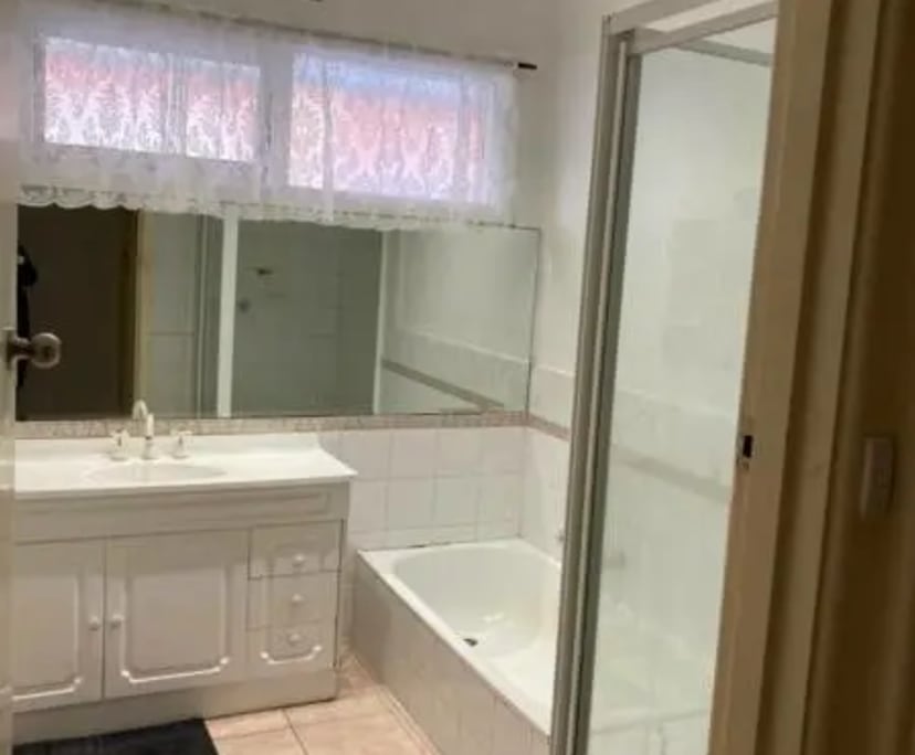 Room in a share house