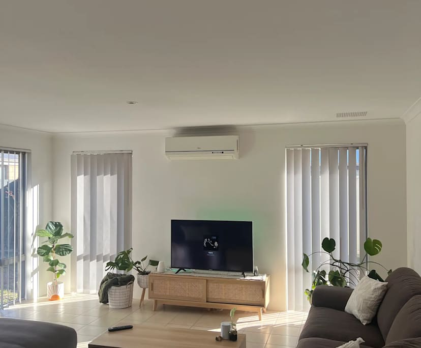 Unfurnished room in a share house