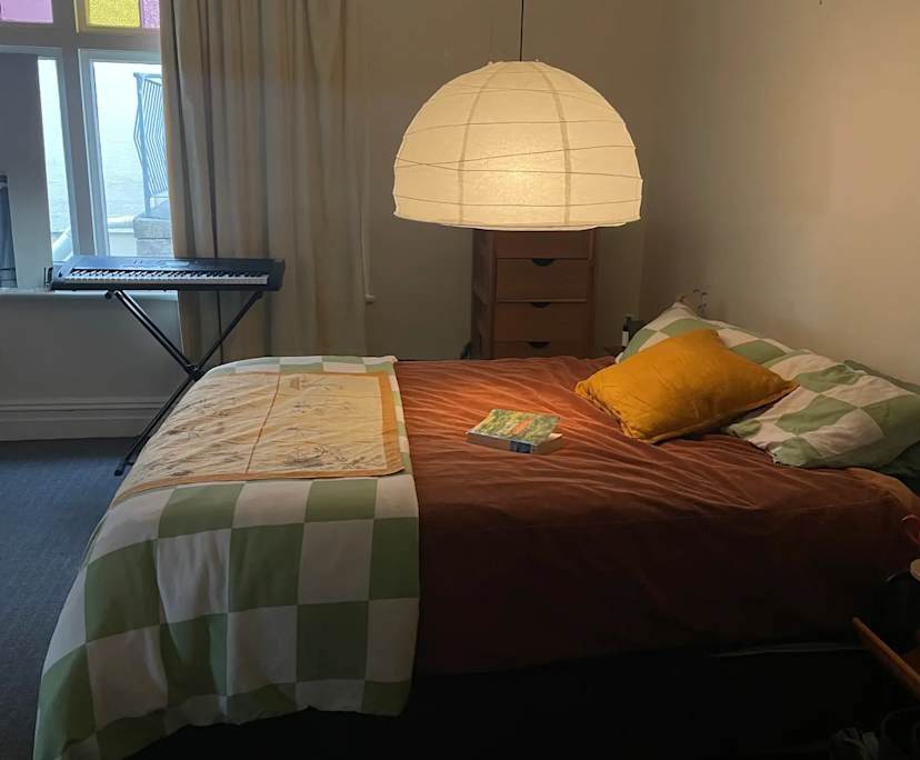 Room in a share house