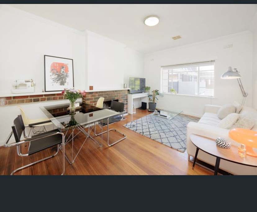 Furnished room in a flatshare