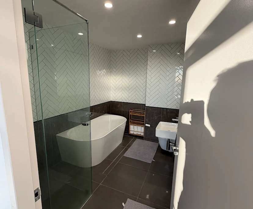 Furnished room with own bathroom