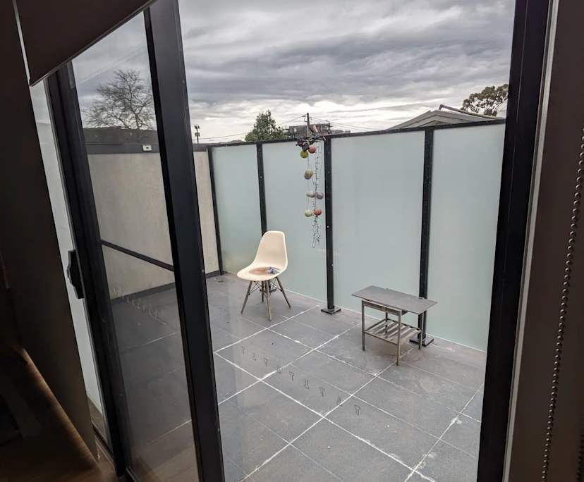 Unfurnished room with ensuite in a flatshare