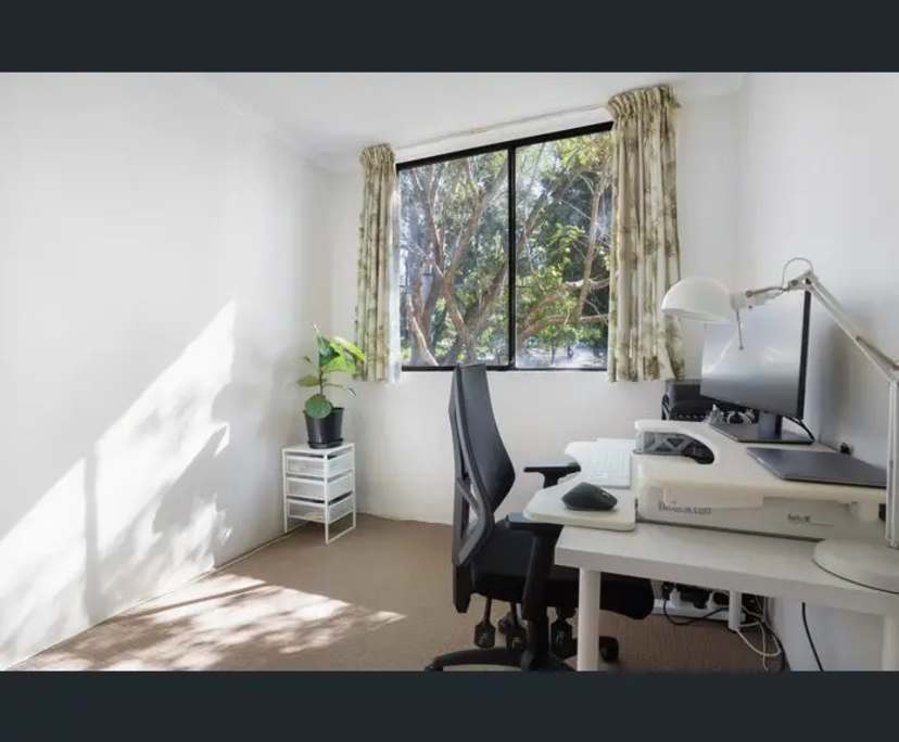 Unfurnished room in a flatshare