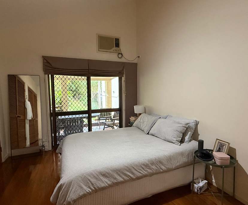 Room in a share house