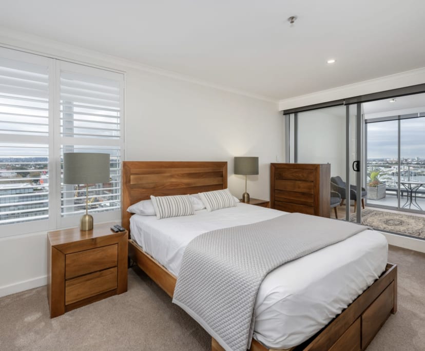 Furnished room with ensuite in a flatshare