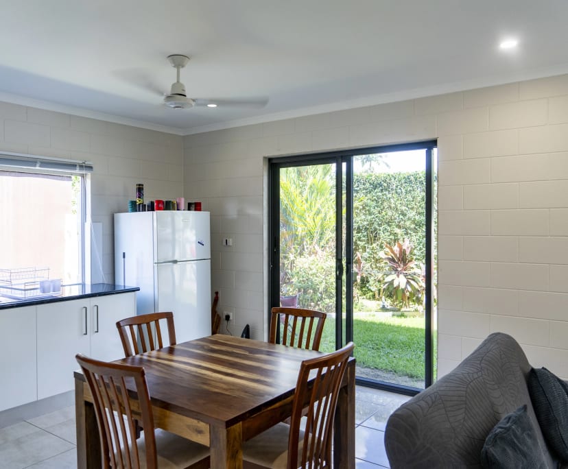 Room for Rent in Mooroobool, Cairns 300, Furnishe...