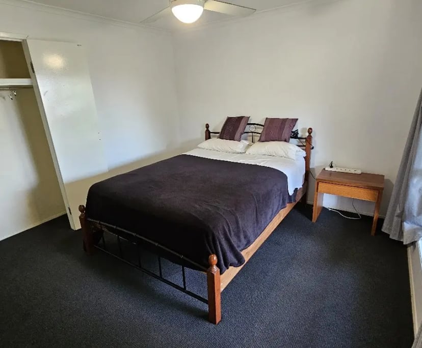 $320, Share-house, 3 bathrooms, Highland Park QLD 4211