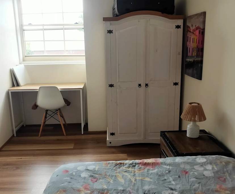 Furnished room in a flatshare