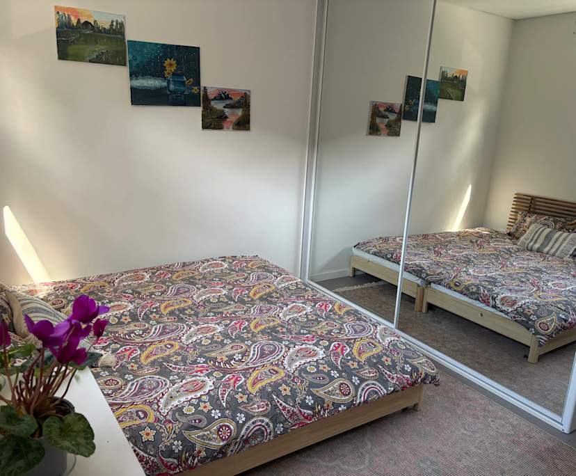 Furnished room with ensuite in a flatshare