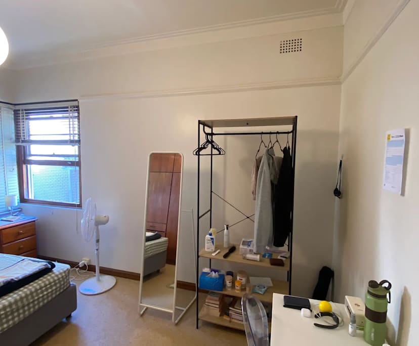 Furnished room in a flatshare