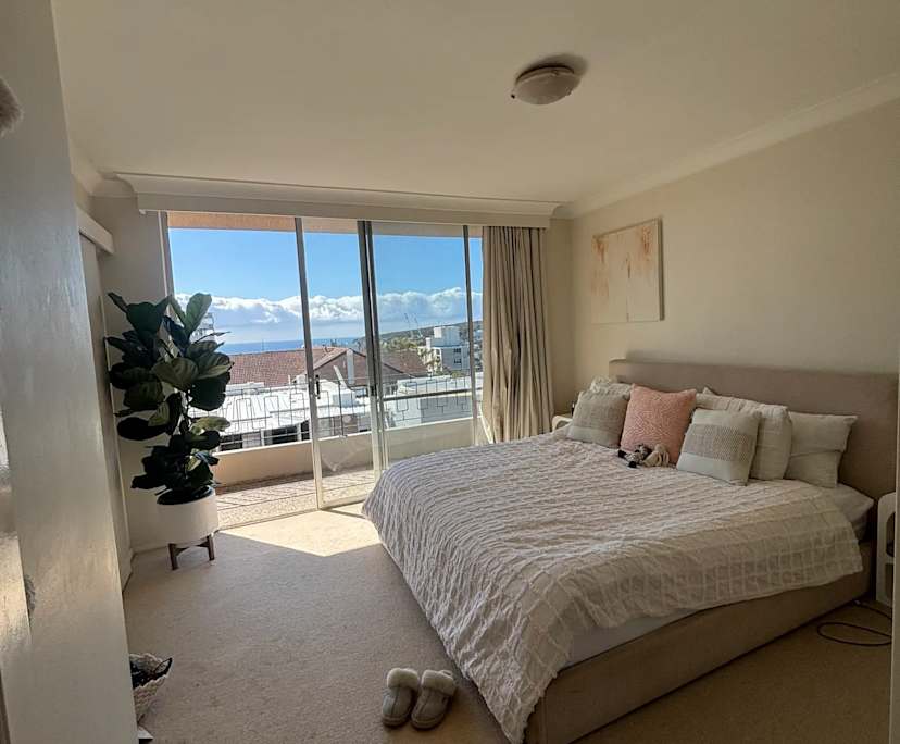 Furnished room with ensuite in a flatshare